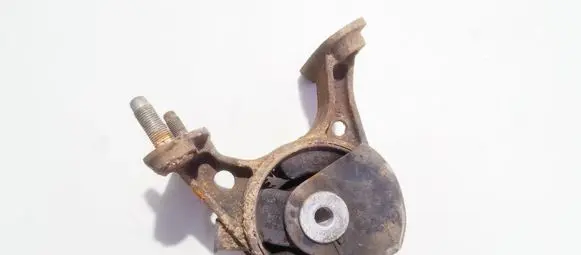 Toyota RAV 4 (XA30) Engine mount bracket av84678 av-84678