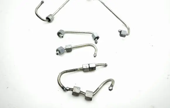 Jaguar XE Fuel injector supply line/pipe 