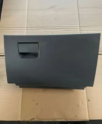 Glove box