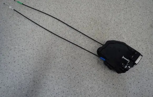 Toyota Auris 150 Rear door lock 