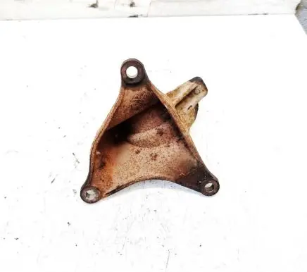 Volvo V50 Engine mounting bracket