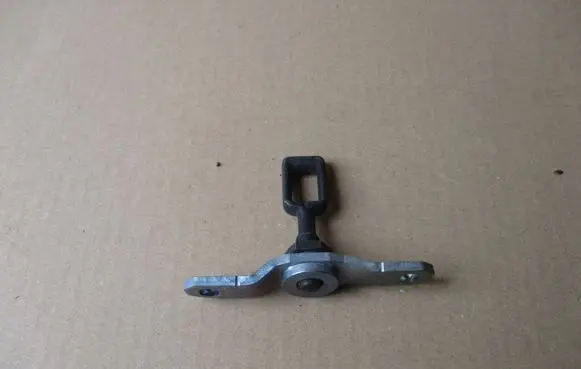 Volkswagen Touareg I Rear glass lock/latch 7L6845137C