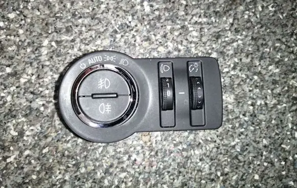 Chevrolet Cruze Light switch 13301752