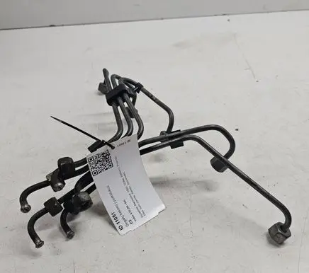 Volvo V70 Fuel injector supply line/pipe 