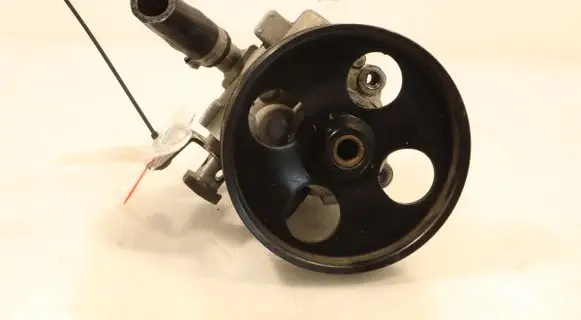 Peugeot 407 Power steering pump 10SKV060