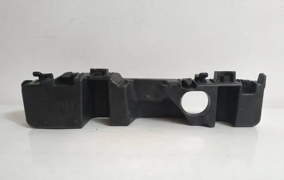 Front bumper mounting bracket