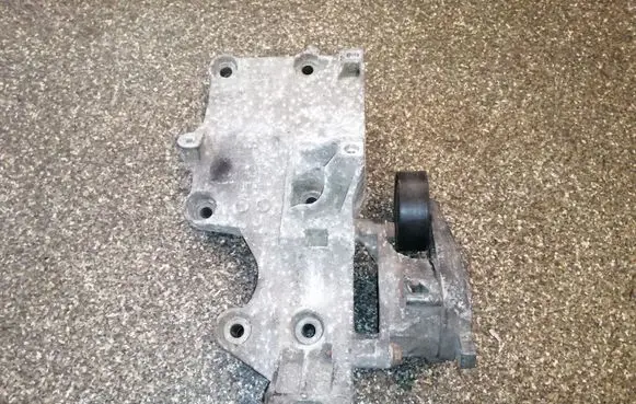 Volkswagen Touran I Generator/alternator bracket 03G903143A
