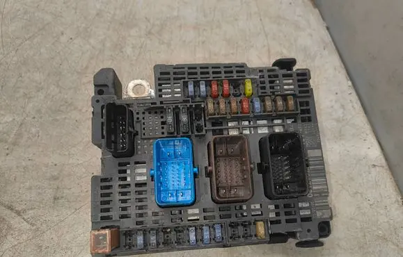 Citroen DS4 Fuse module 9677987180 16998902