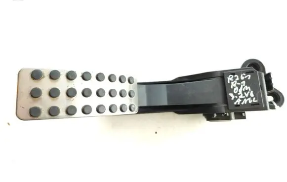 Mercedes-Benz ML W164 Accelerator throttle pedal A1643000104