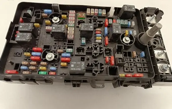 Chrysler Pacifica Fuse module 68338717AC 8353298717B