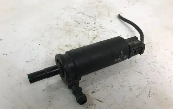 BMW 5 E39 Headlight washer pump 8377613 67128377613 1209387