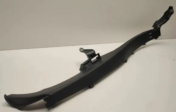 Mercedes-Benz C W205 (D)pillar trim (top) A2056900625