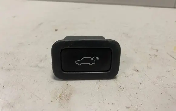 Volvo XC70 Tailgate/boot open switch button 31264960A
