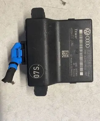 Volkswagen PASSAT B6 Gateway control module 3C0907530C 3C0907951A