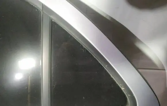 KIA Sorento Rear vent window glass 
