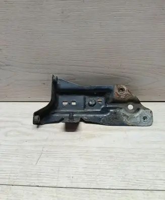 Audi A3 S3 A3 Sportback 8P Fender mounting bracket 8P0821135B