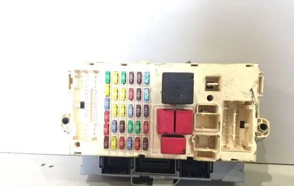 Alfa Romeo 159 Fuse module 60681000 501202110040