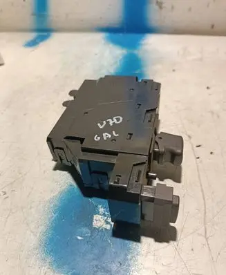 Volvo V70 Electric window control switch 8682950