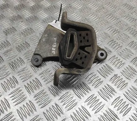Engine mount bracket