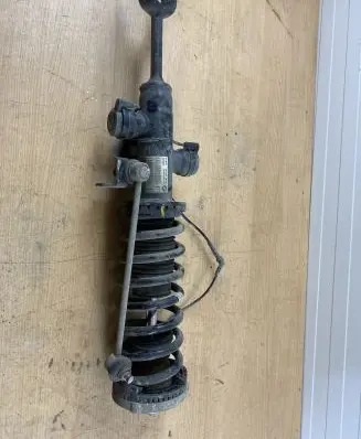 BMW 5 GT F07 Front shock absorber with coil spring 679167
