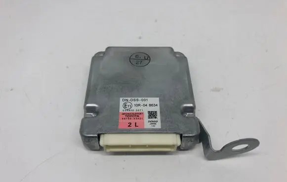 Toyota RAV 4 (XA40) Other control units/modules 8815042021 10R048634 0368003071