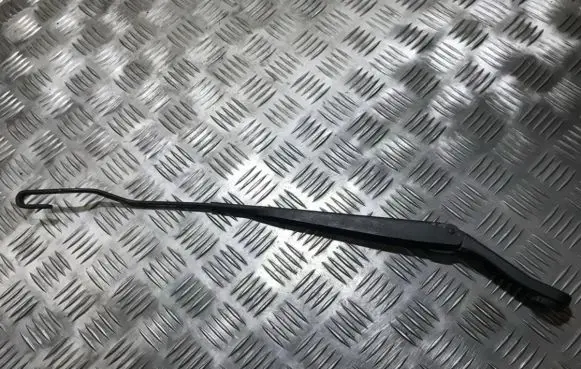 Nissan Primera Front wiper blade arm