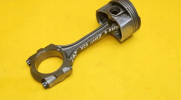 Toyota RAV 4 (XA40) Piston with connecting rod