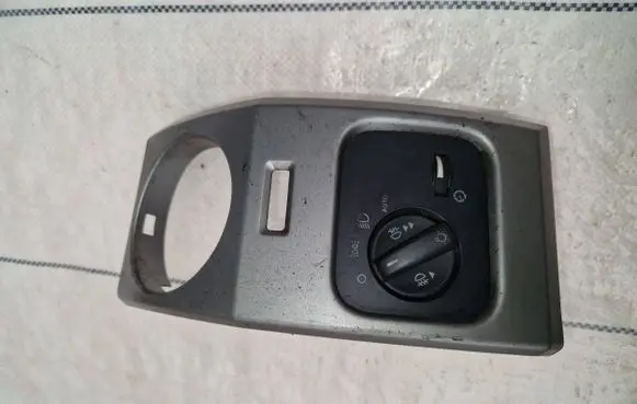 Land Rover Discovery 3 - LR3 Light switch Yud501480