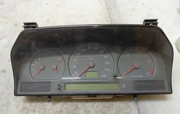 Volvo S70 V70 V70 XC Speedometer (instrument cluster) 9168144 9168138 9166196