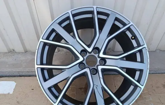 Audi Q3 F3 R20 alloy rim 83A601025BD 83A601025BA