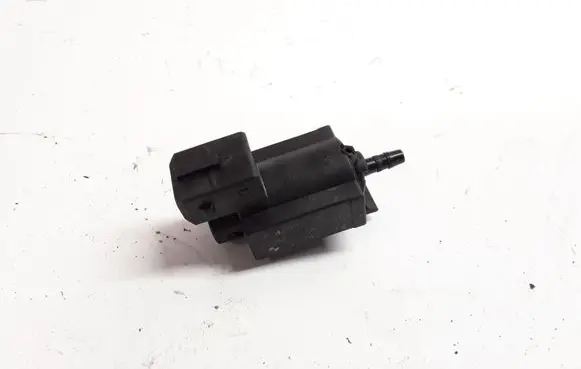 BMW 5 E39 Turbo solenoid valve 72234100 06T125 1742712