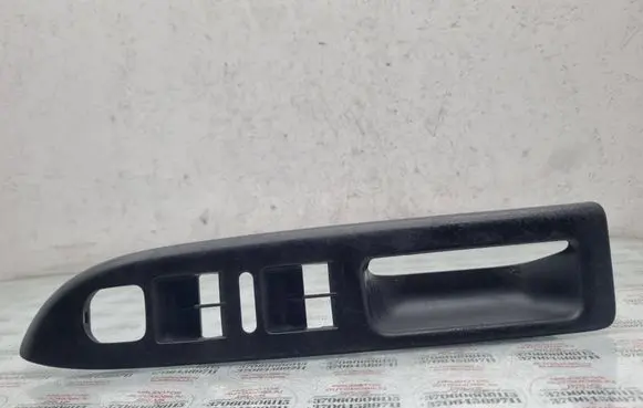 Volkswagen Golf Plus Front door window switch trim 5M1867371B