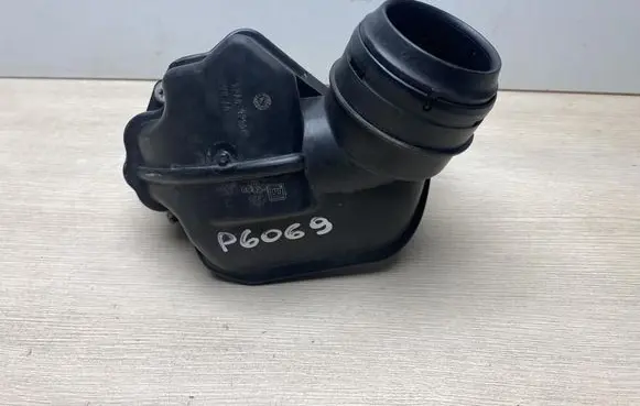 Volkswagen PASSAT B8 Intake resonator 05E129654B