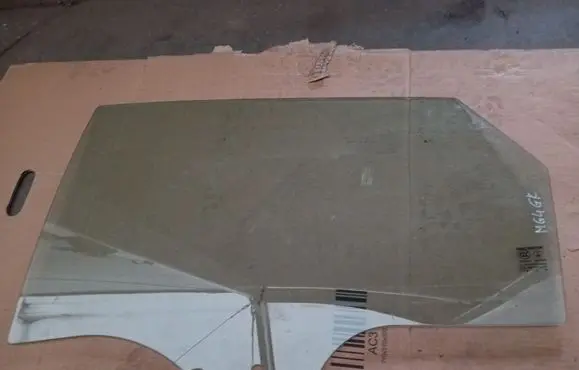 MG MG4 ev Rear door window glass