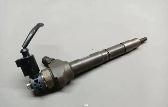 Skoda Octavia Mk3 (5E) Fuel injector 04L130277E