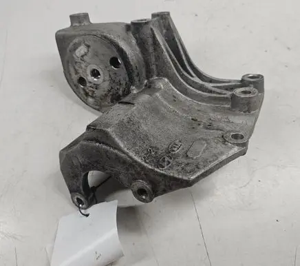 KIA Sorento Generator/alternator bracket 
