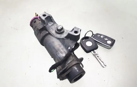 Volkswagen PASSAT B5 Ignition lock 4B0905851A