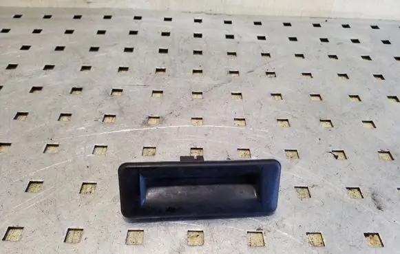 Tailgate opening switch