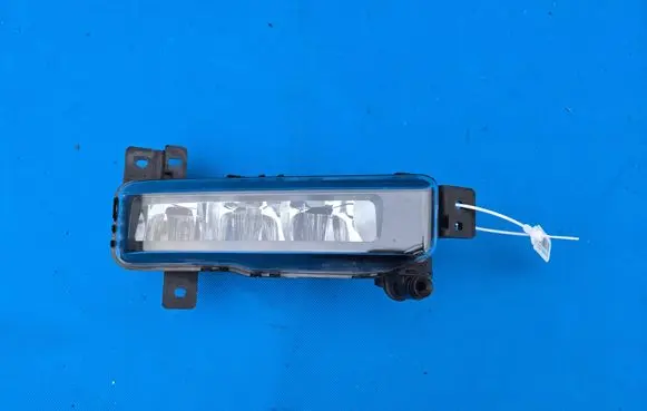 BMW 1 F40 Front fog light 7471082