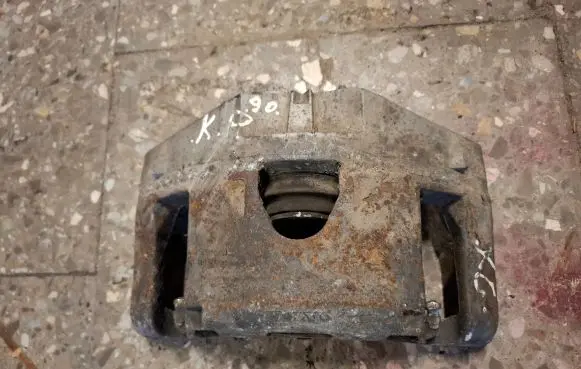 Volvo XC90 Front brake caliper 30636354