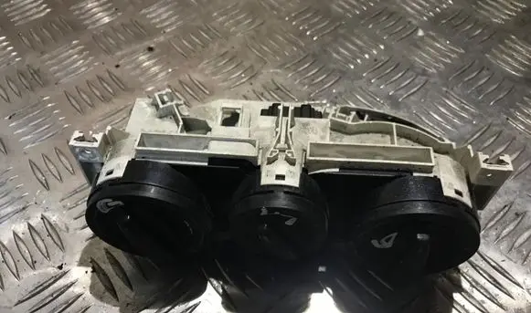Volkswagen Golf IV Climate control unit 1j0820045f