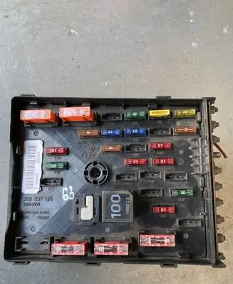 Volkswagen PASSAT B6 Fuse module 3C0937125 63592777