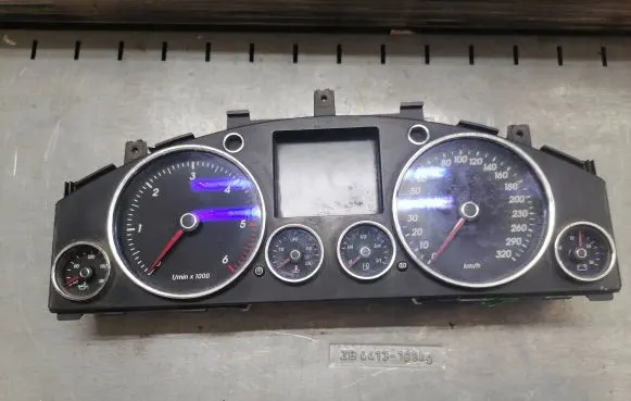 Volkswagen Touareg I Speedometer (instrument cluster) 7L6920880 0263632003 7L6920880C