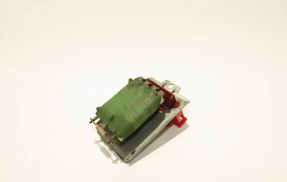Volkswagen PASSAT B5 Heater blower fan relay 8D0959263
