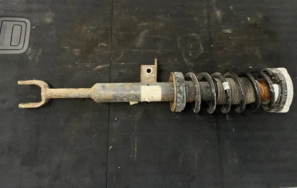 BMW 5 F10 F11 Front shock absorber with coil spring 6789364