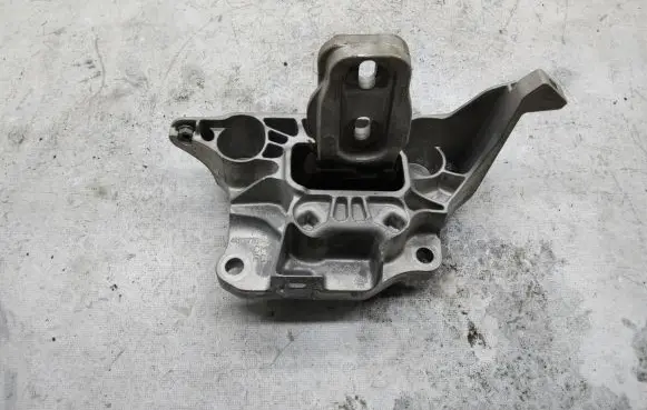 Opel Mokka B Engine mount bracket 9824312980