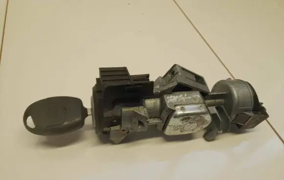Ford S-MAX Ignition lock 3M513F880AC