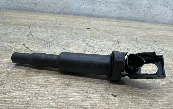 BMW 6 F06 Gran coupe High voltage ignition coil 8647689 0221504470