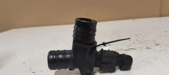 Opel Astra J Coolant heater control valve 55571786