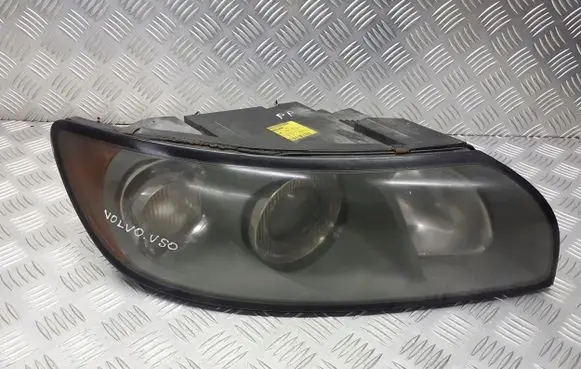 Volvo V50 Headlight/headlamp 30698649